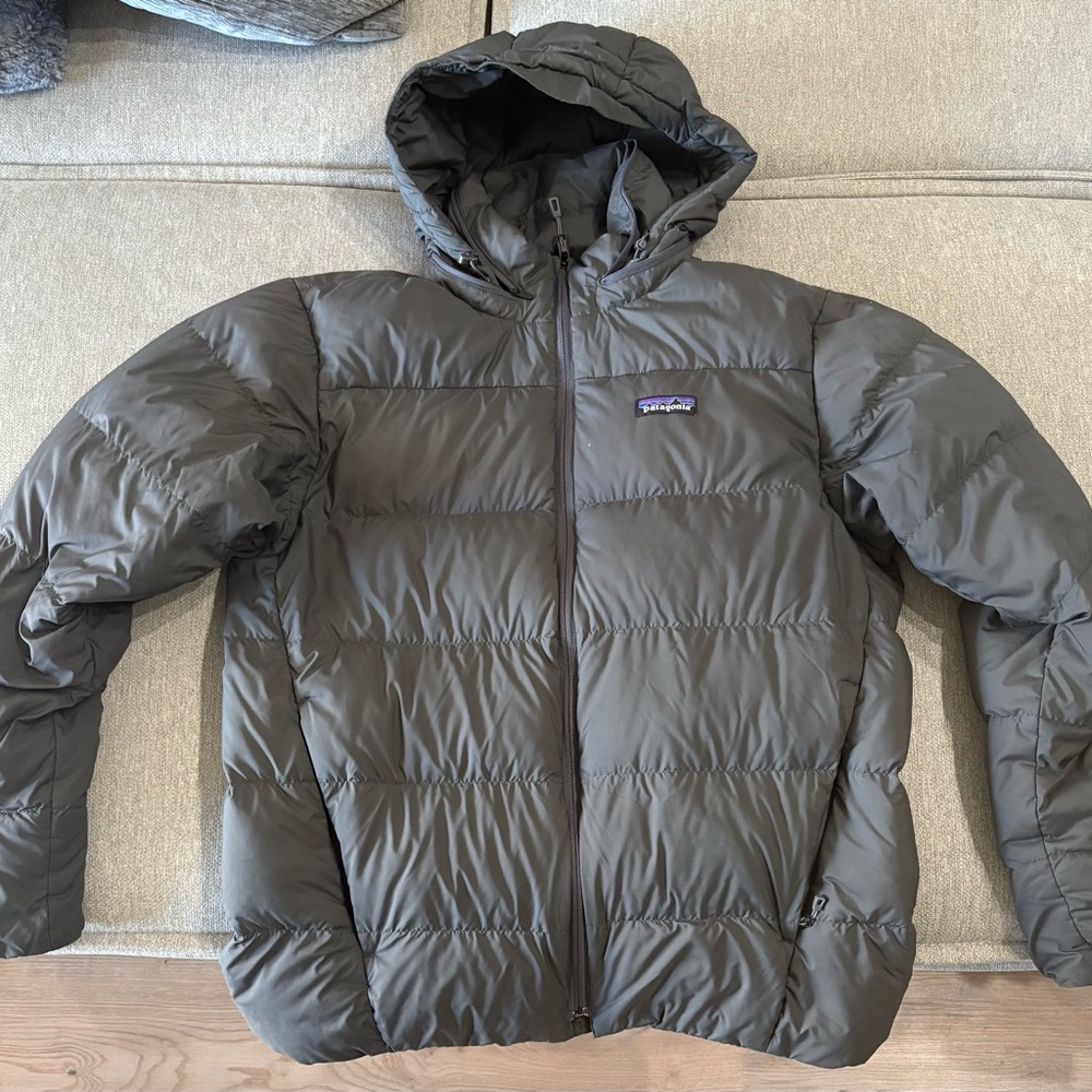 Patagonia Men's Charcoal Puffer Jacket (Men’s Medium)